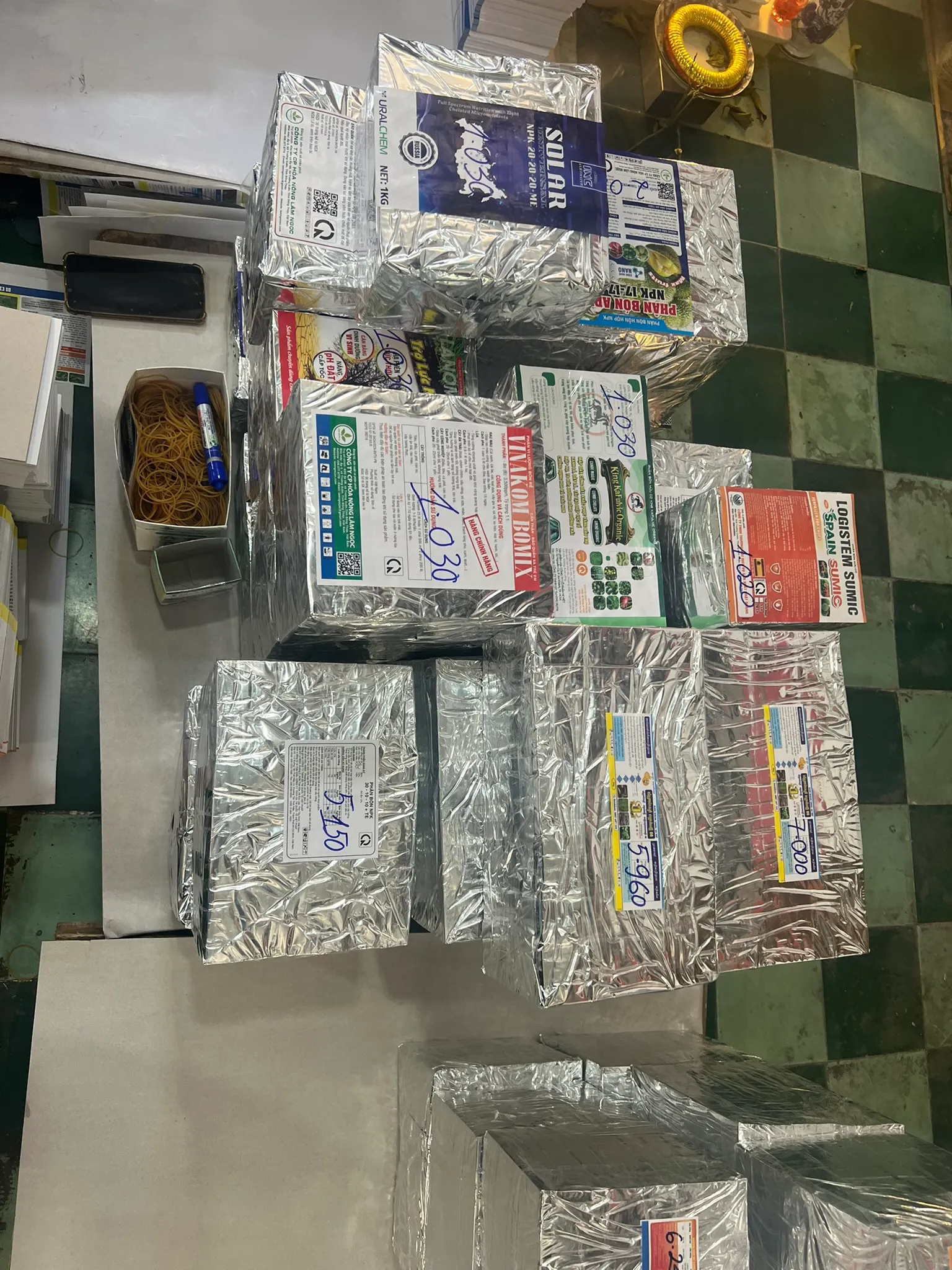 Đóng gói tem nhãn tại bao bì trí tín Đóng gói tem nhãn