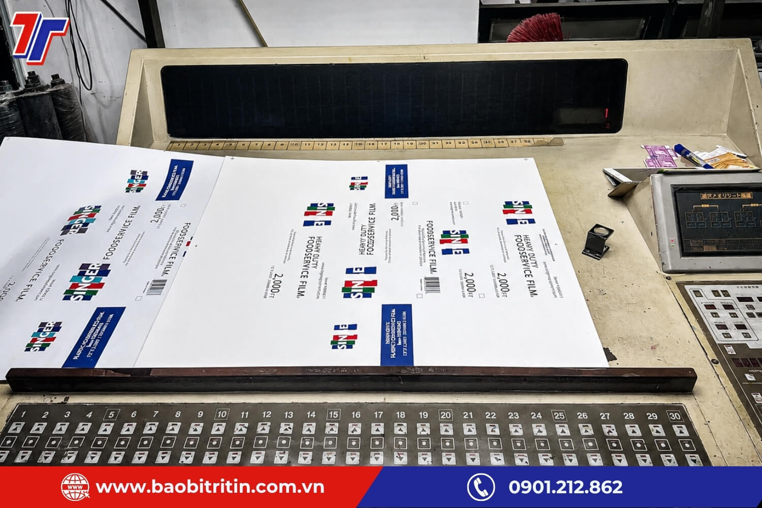 In Offset thường linh hoạt hơn về loại giấy, định lượng và khổ in, tùy cấu hình thiết bị
